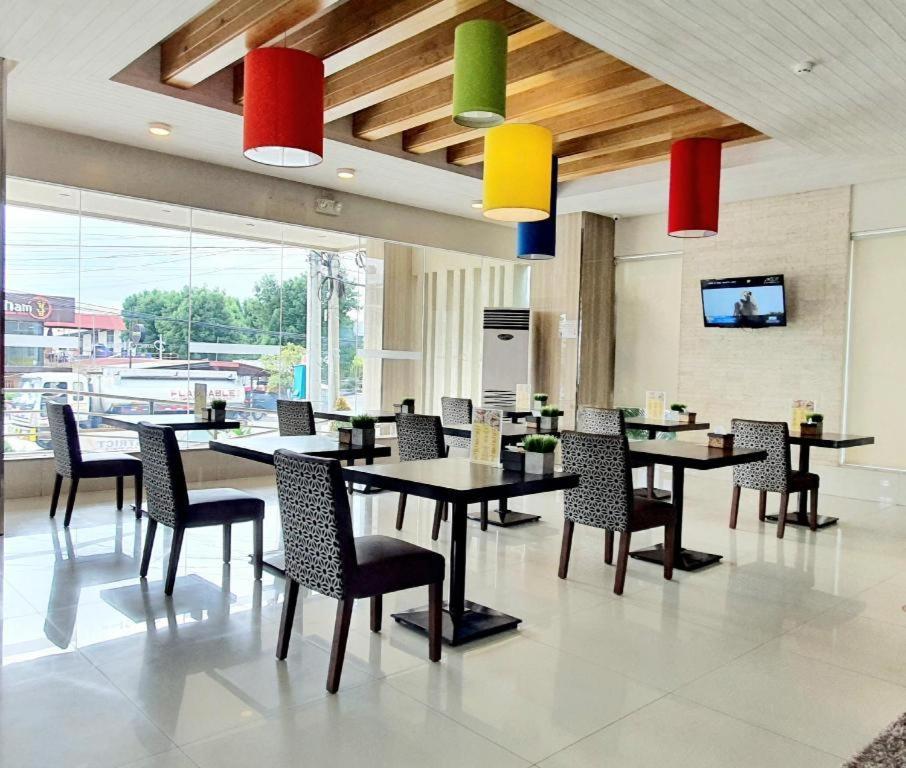 District 21 Hotel Iloilo City Buitenkant foto