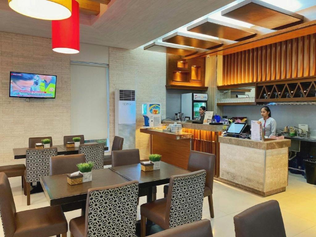District 21 Hotel Iloilo City Buitenkant foto