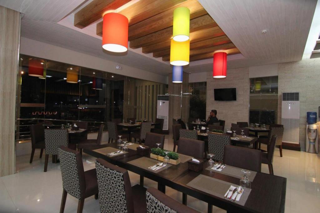 District 21 Hotel Iloilo City Buitenkant foto