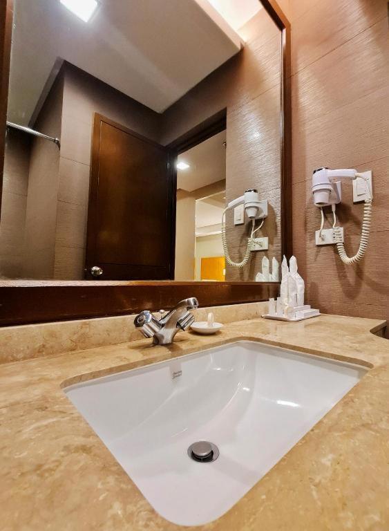 District 21 Hotel Iloilo City Buitenkant foto