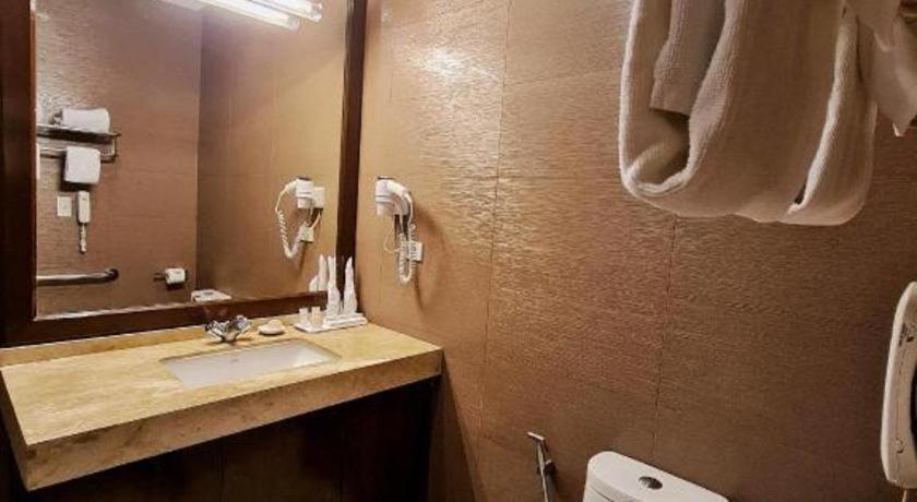 District 21 Hotel Iloilo City Buitenkant foto